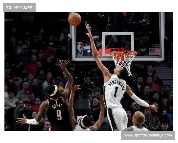 马刺雷霆第三节冲突，文班亚马封盖引燃全场